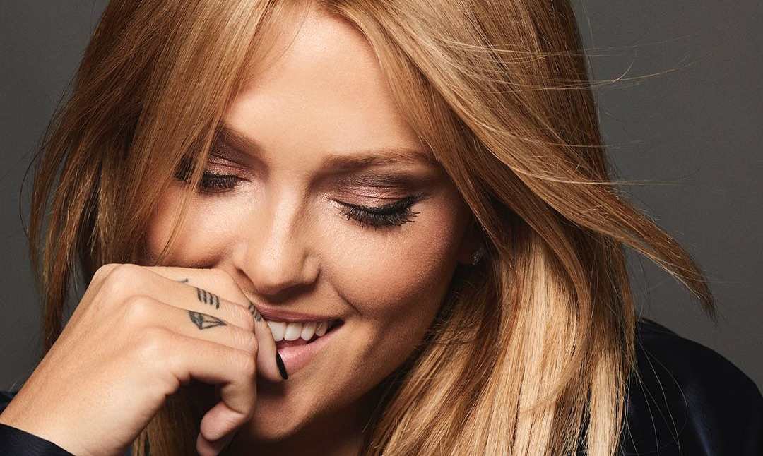 Cómo conseguir el efecto espejo en el pelo | L'Oréal Paris